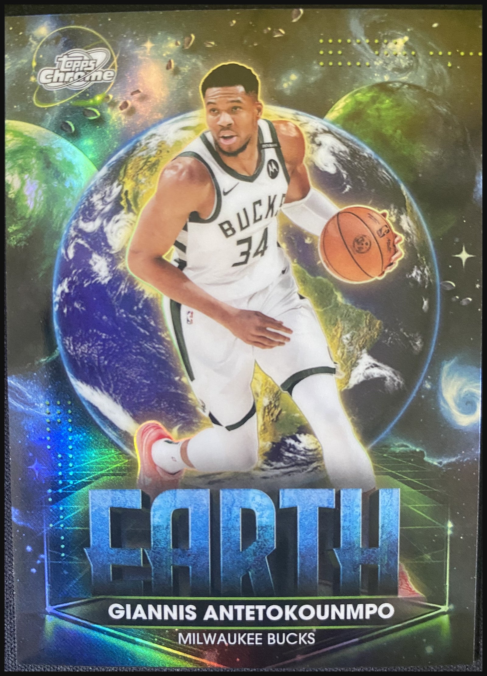 GIANNIS ANTETOKOUNMPO 2025/26 Topps Cosmic Chrome Basketball Planetary Pursuit Earth SSP #PPE-4 - front