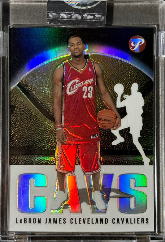 LeBRON JAMES - 2003/04 Topps Pristine Refractor /1999 RC (Encased)